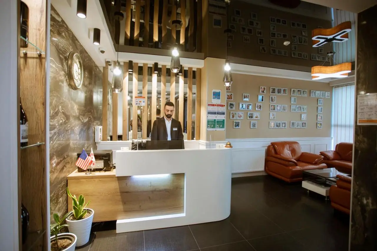 Apart Hotel West