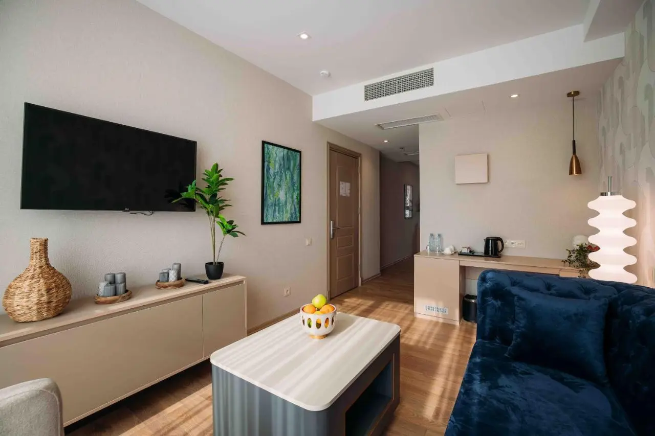 Hotel Monday by DNT Group