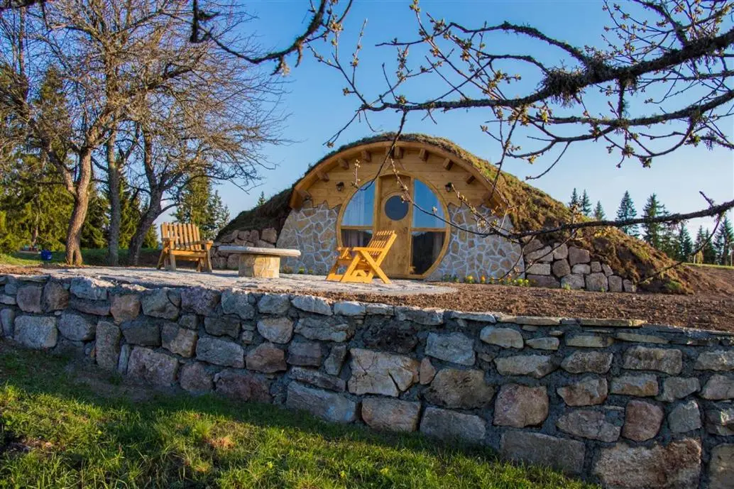 Mountain bungalows and a Hobbit House - Jazavčije Rupe