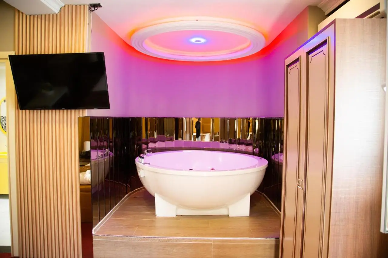 Hotel Deluxe