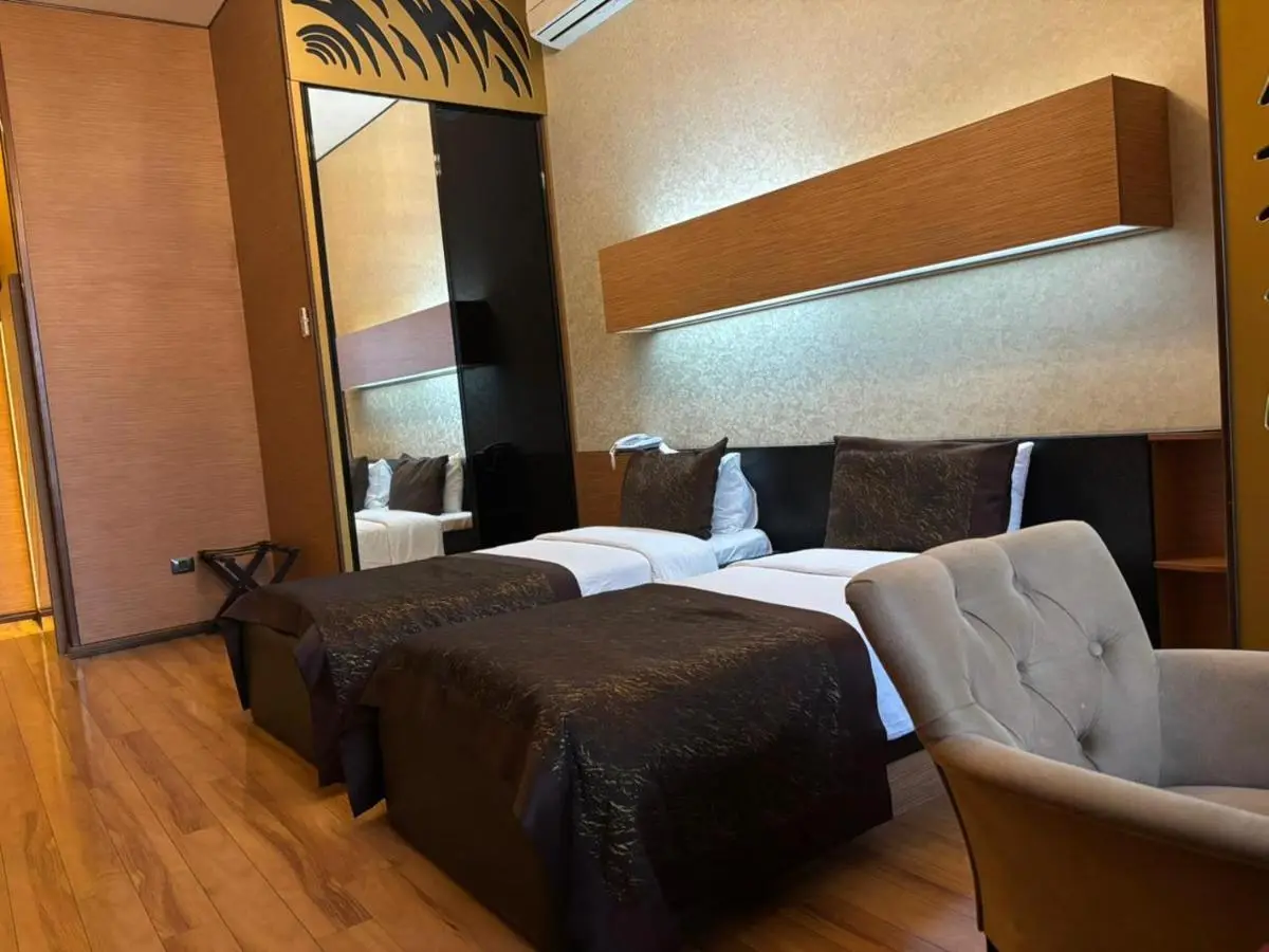 Bayil Breeze Hotel & Restaurant