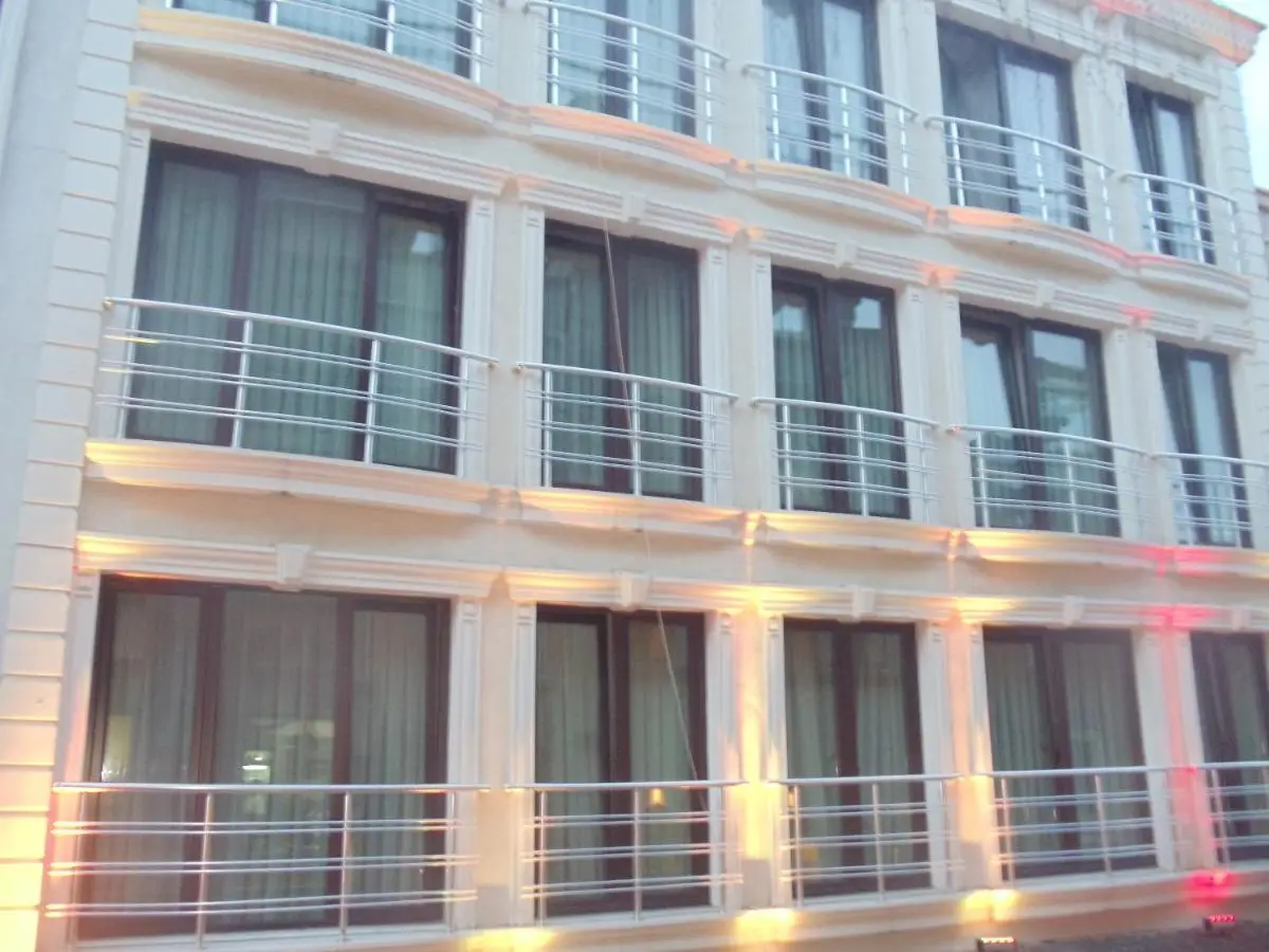 Ares Hotel