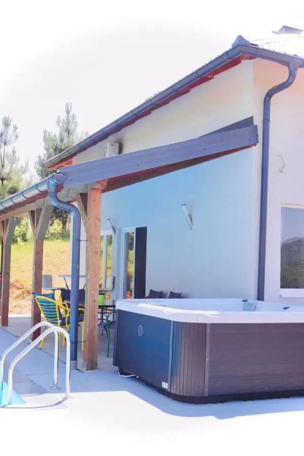 Villa Saraj with Swimming Pool & Jacuzzi near Sarajevo