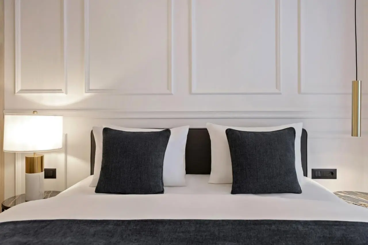 Apeiro City Avant-garde Hotel