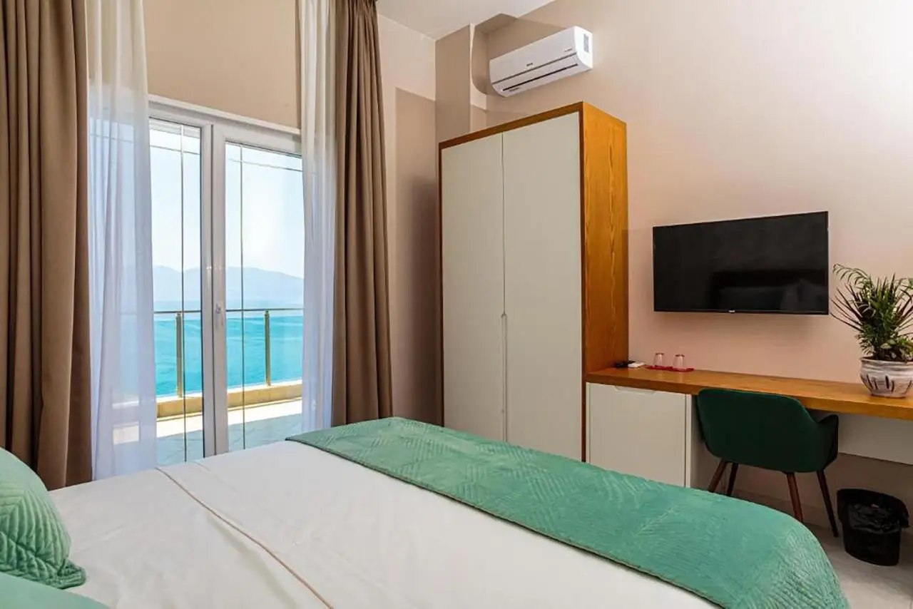 Toto Hotel & Apartments