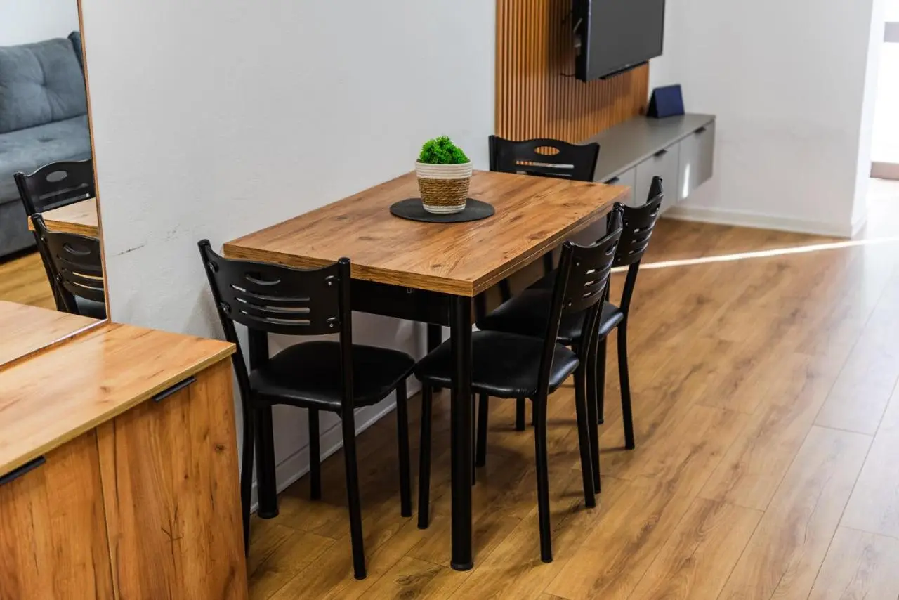 City Center Apartment Cozy 1BR with Patio by PikHost