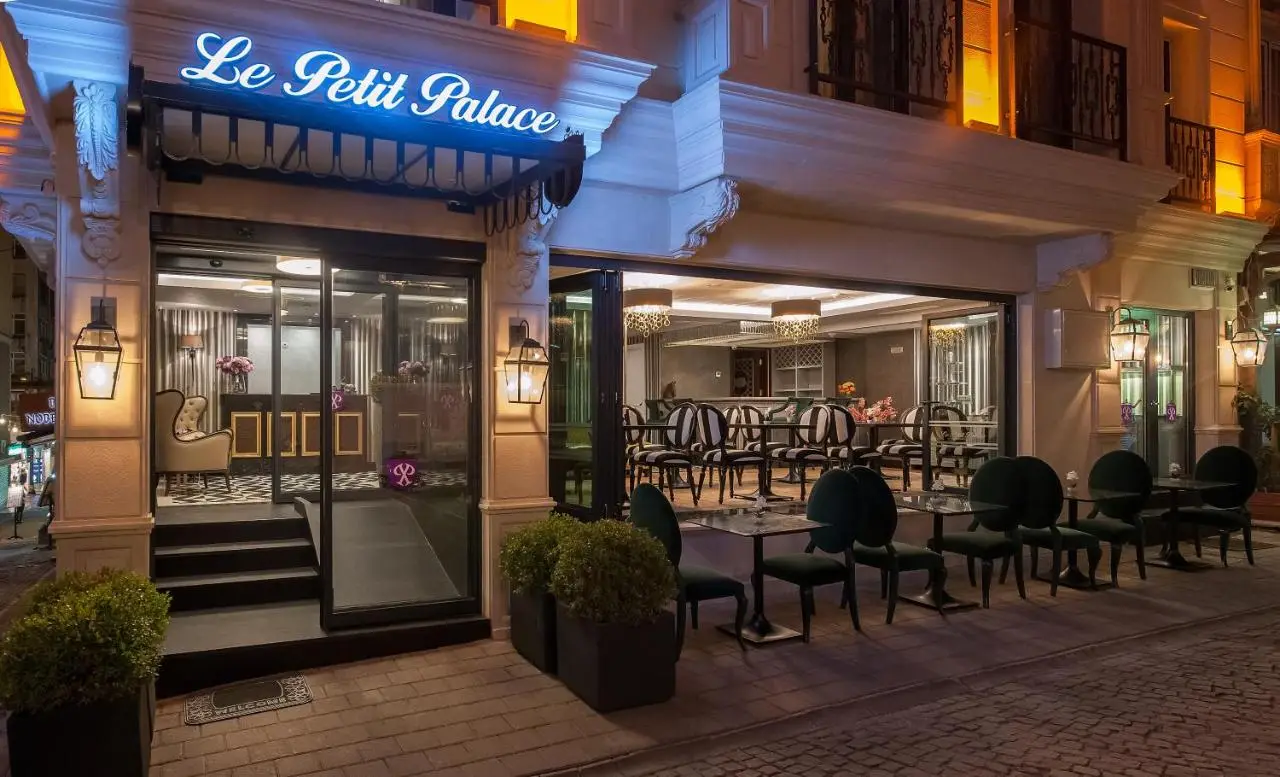 Le Petit Palace Hotel - Special Category