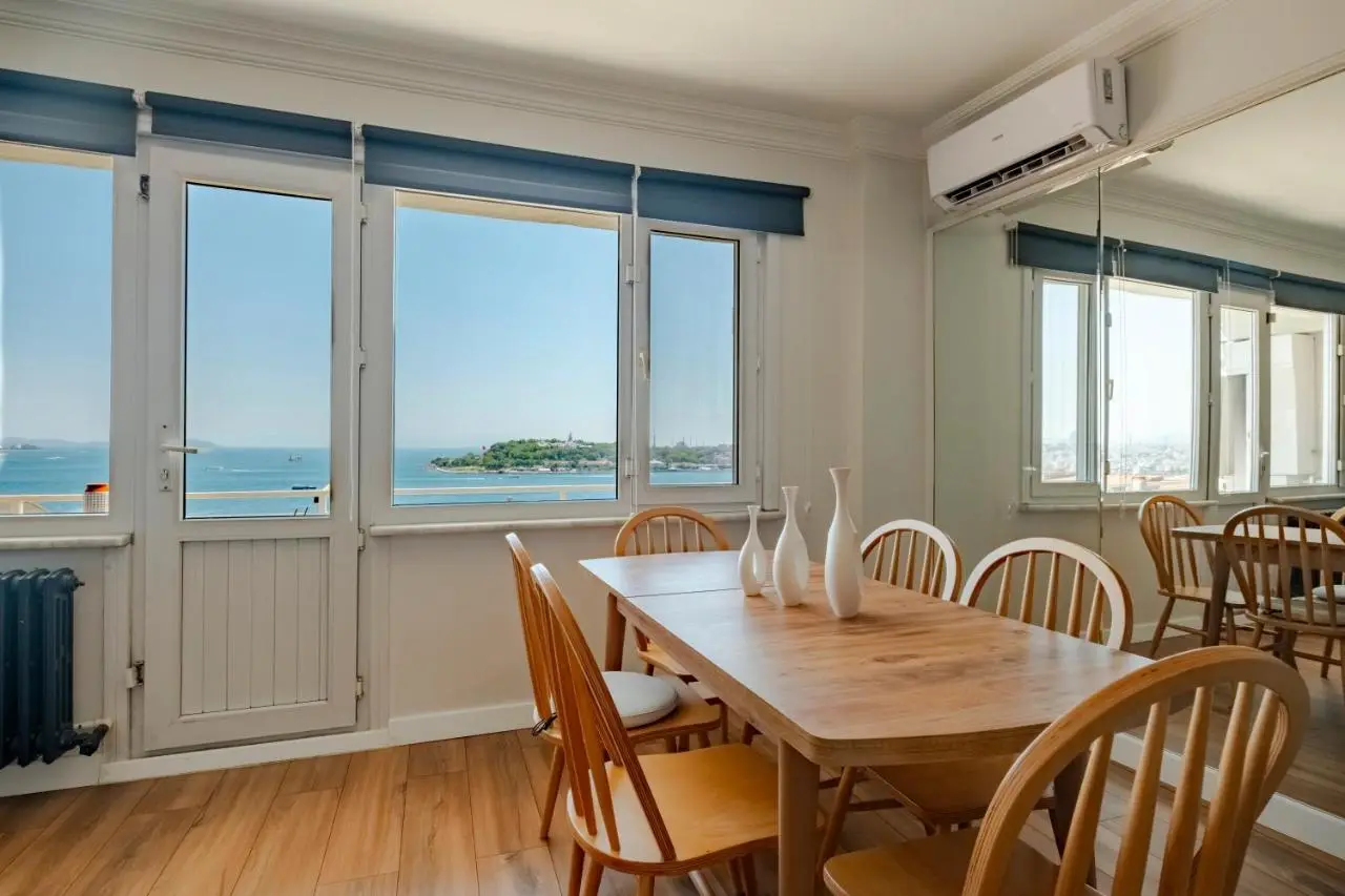 Spacious Sea View Family Suite in Managed Aparthotel with Balcony
