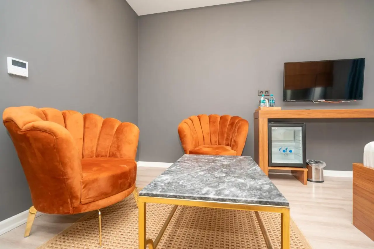Center Suite