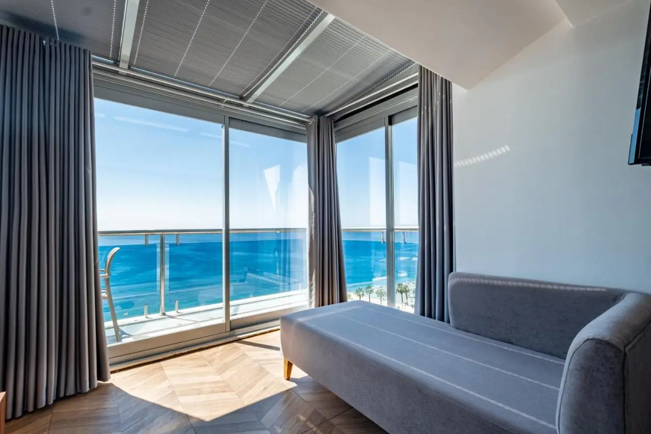 PEARLY HOTEL