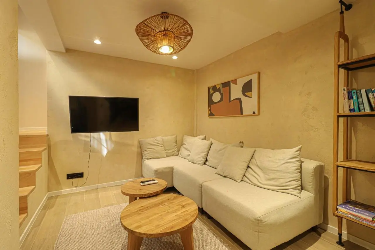 Newly Designed 2BR Apartment In Center-By Wehost