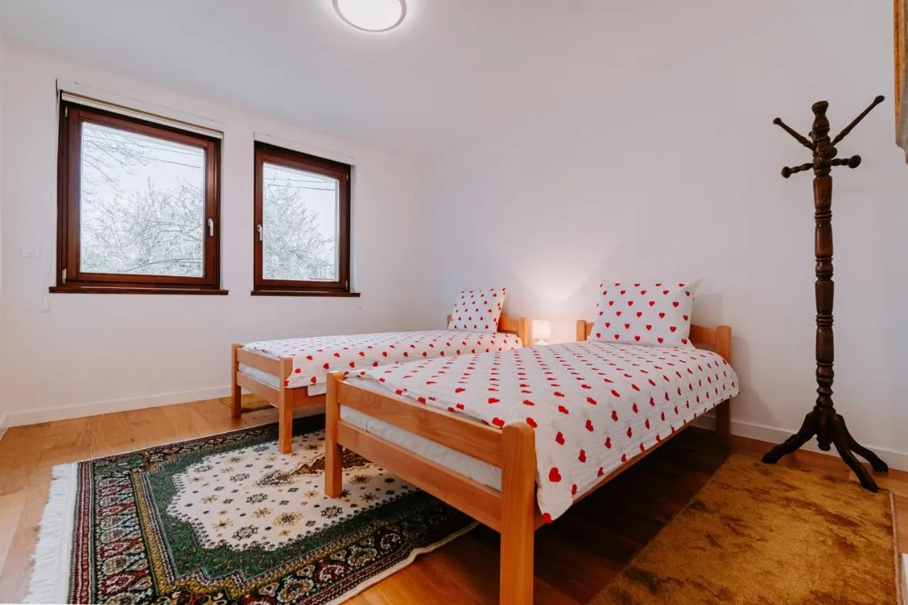 Apartment Jutro with free private parking-garage