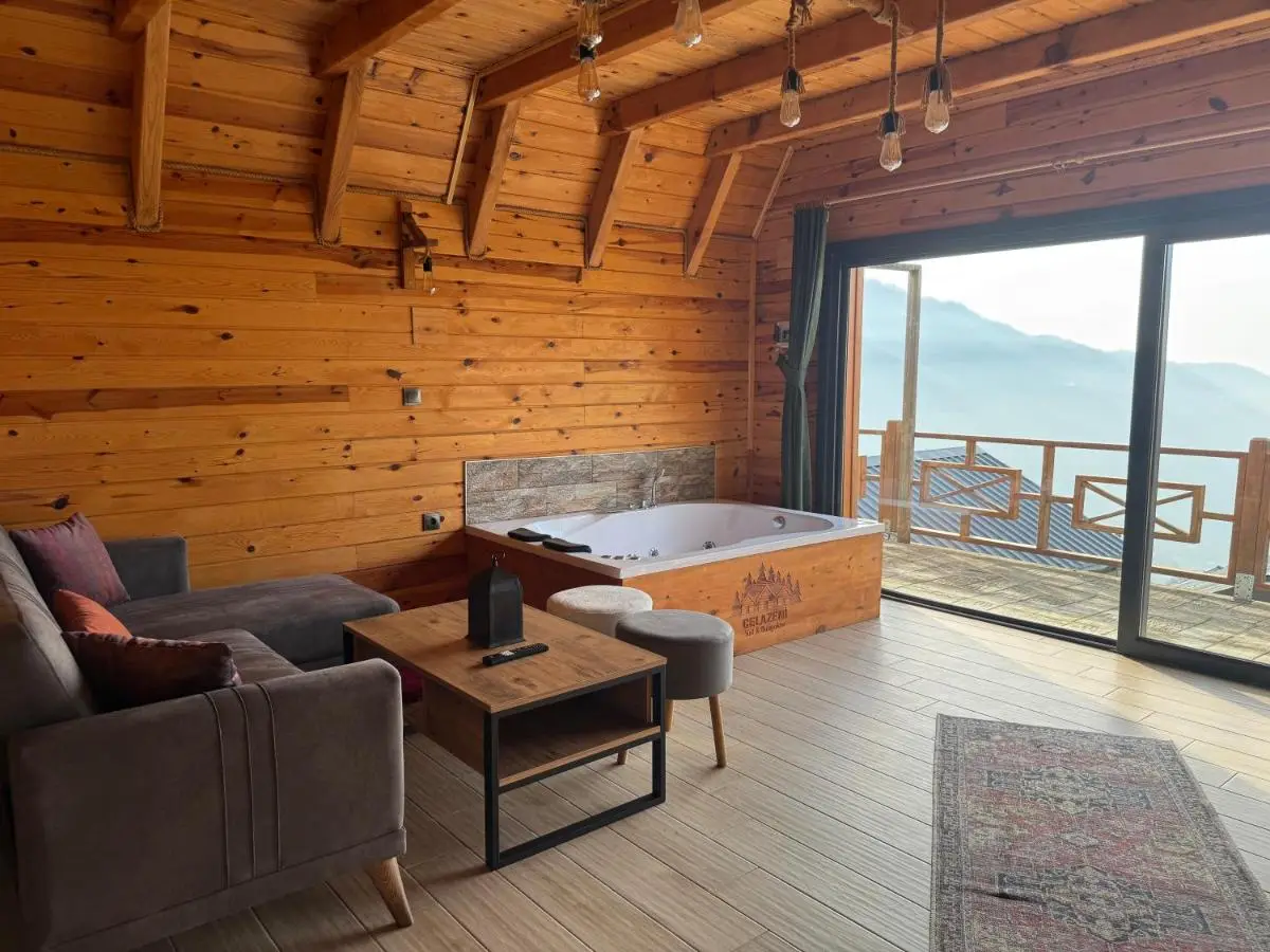 Cela Zeni Suit Bungalov