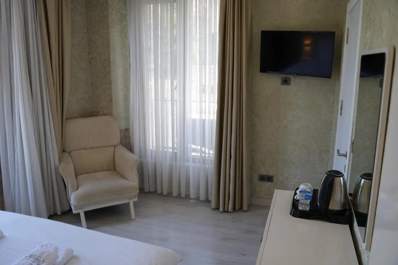 Sword Suit Hotel