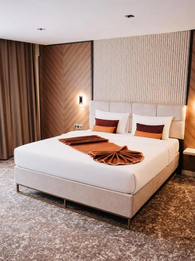 Nevv City Hotel