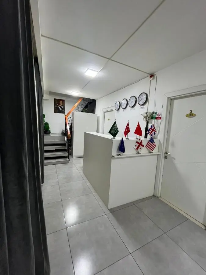 Pak Az Deluxe Hotel