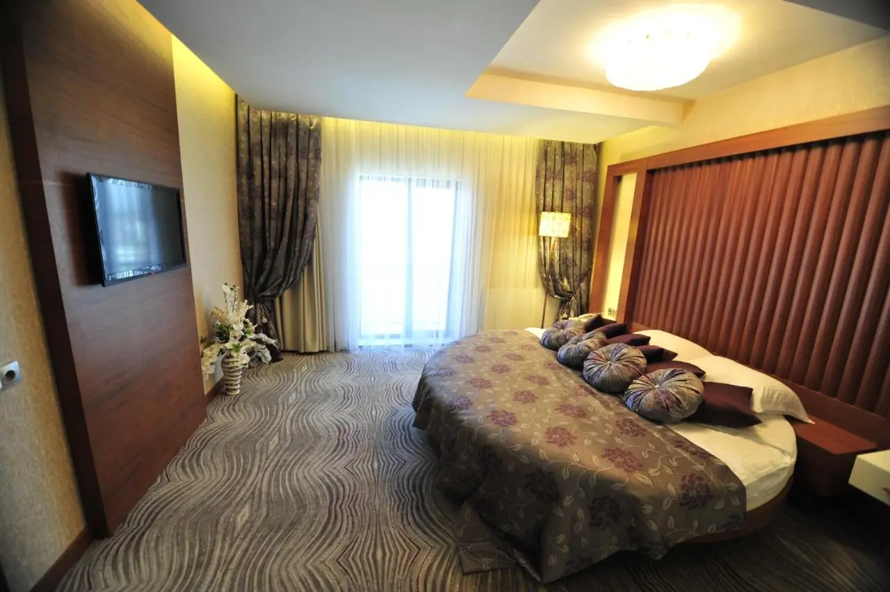 Grand Cenas Hotel
