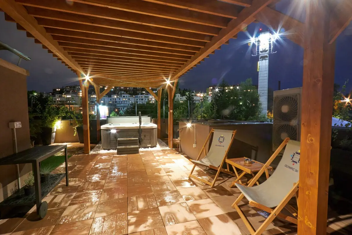 Olympic 84 outdoor Jacuzzi three bedroom apartment