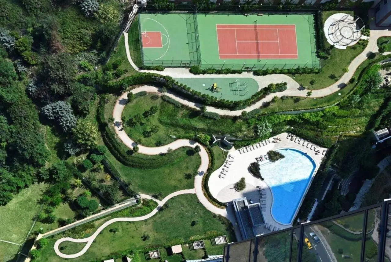 Bright Lovely Modern 2BD25 Condo PoolGym! #220