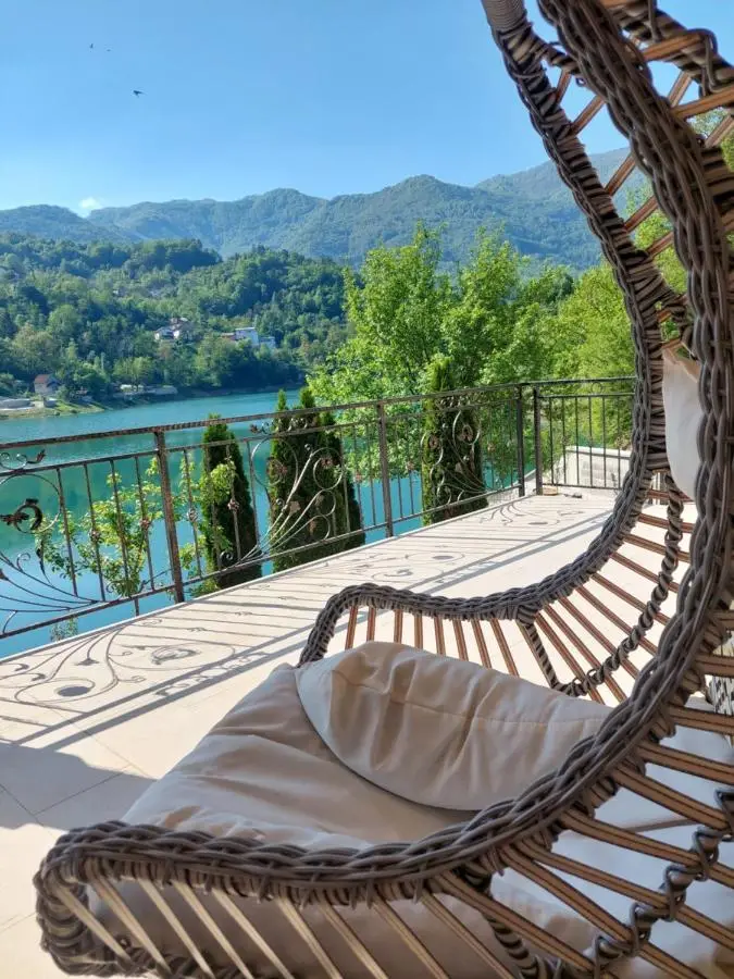 Villa AS na Jablaničkom jezeru