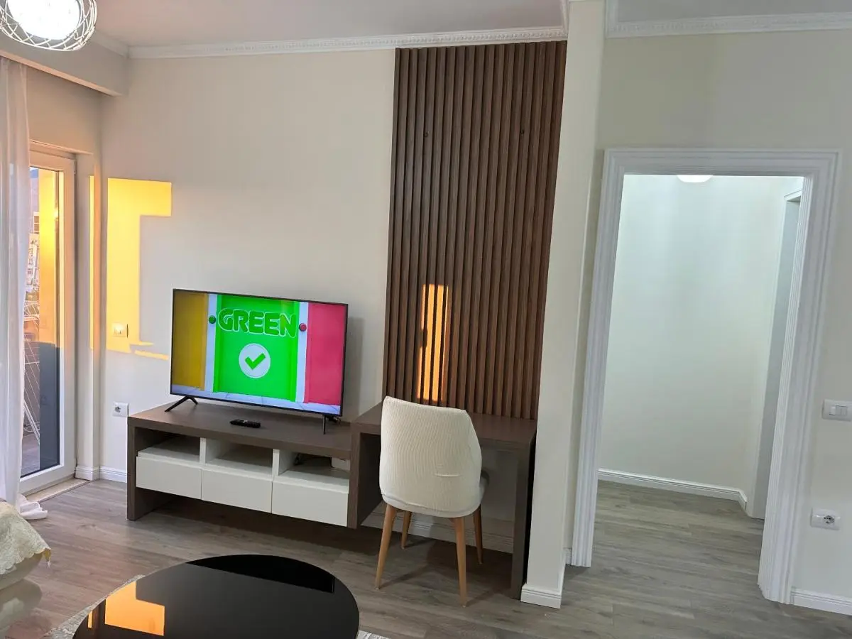 Spacious 2-Bedroom Apartment Near Center