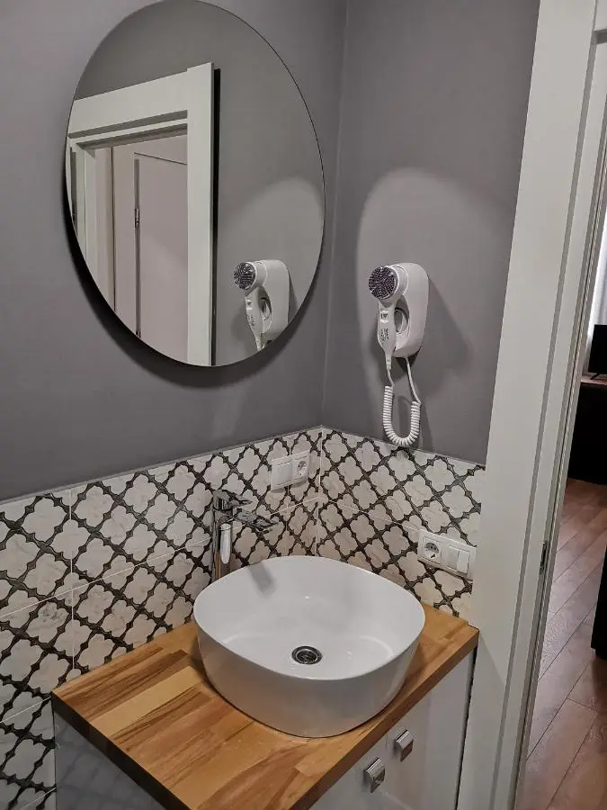 3 Rooms Hotel