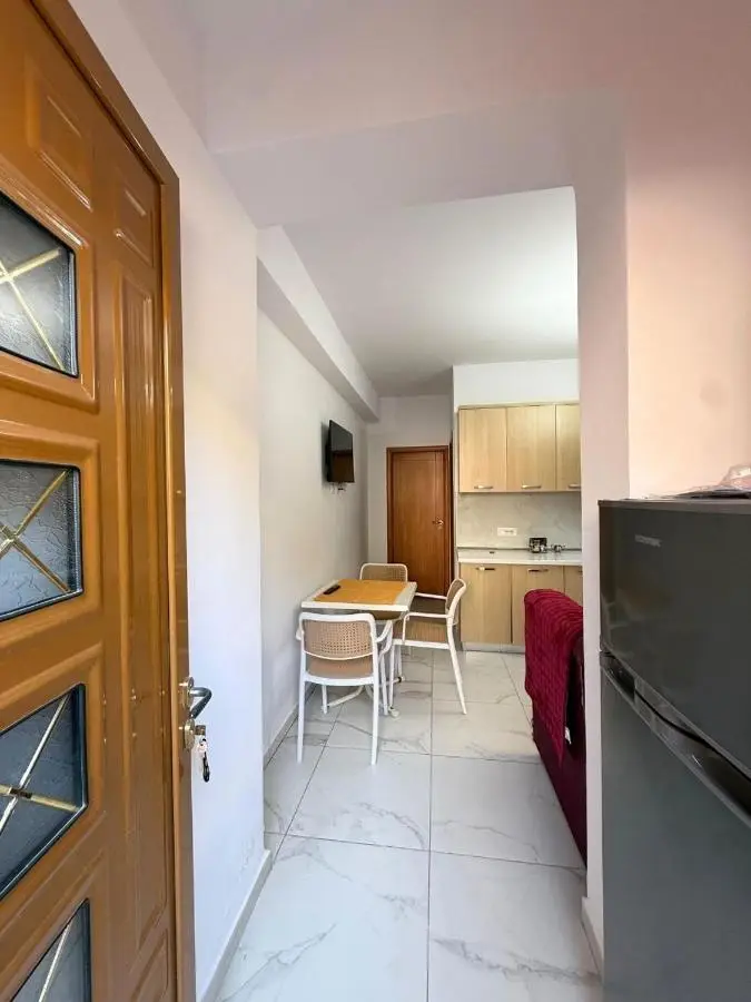 Villa Joli - Spacious Houses with Yard & Parking in Central Vlore