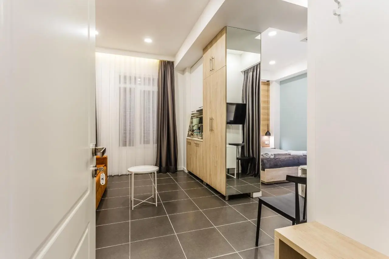 8 Rooms Apartotel On Meidan