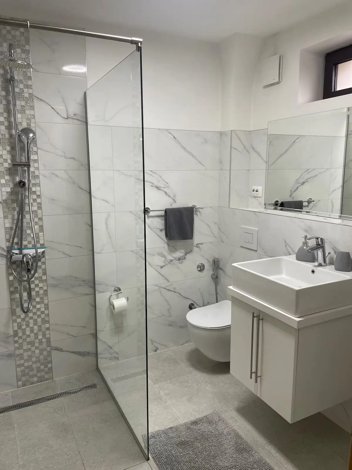 Olympic Bronze Apt/ Free Parking/ Garden/ Grill
