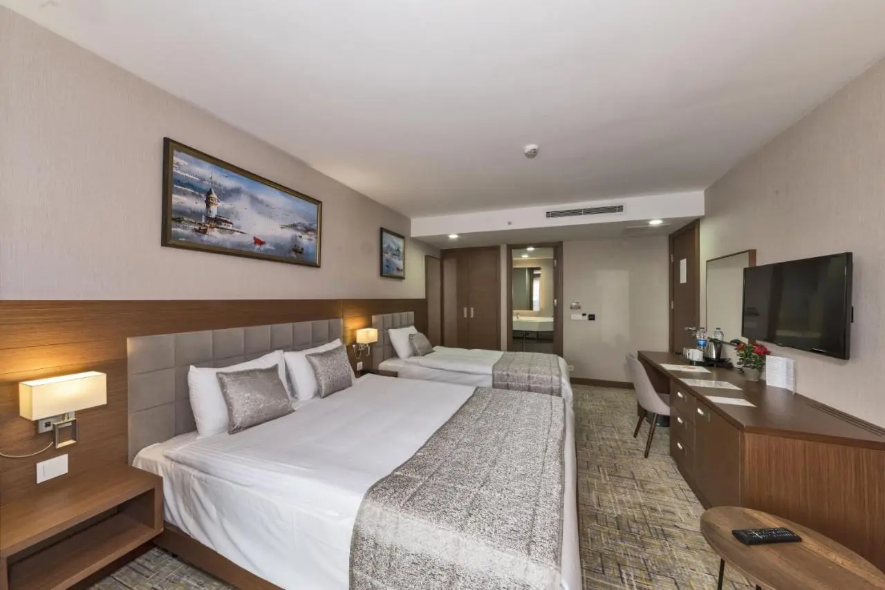 Land Park Hotel