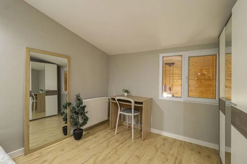 Cosy Central 2-BR Apartment-By Wehost