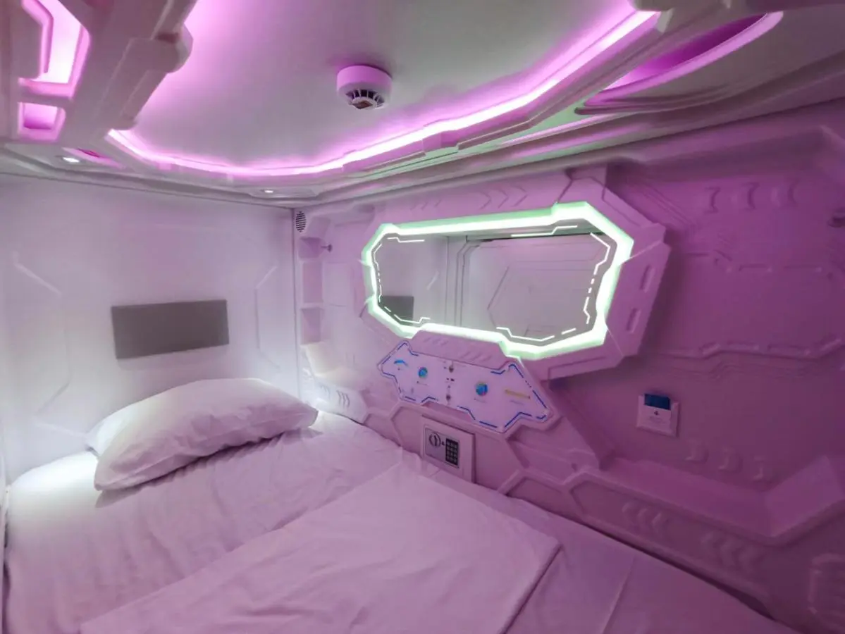Capsule Hotel Happy lounge
