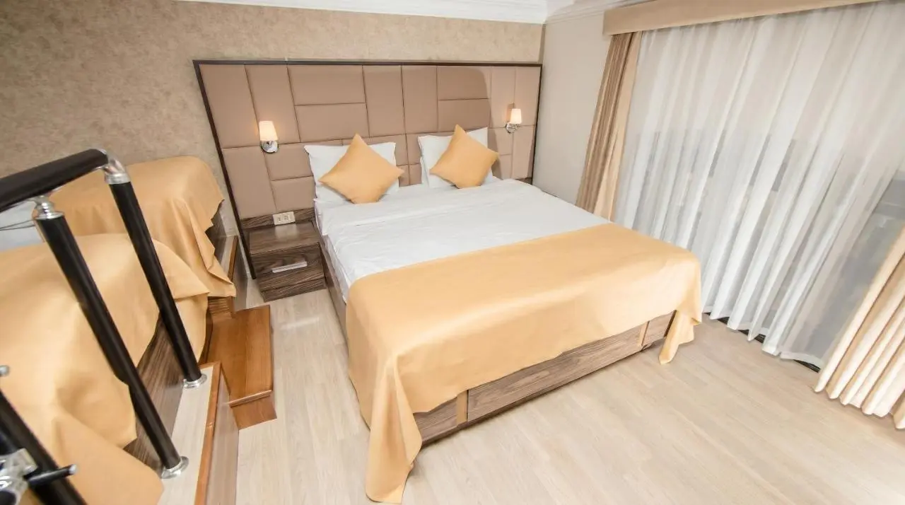Passage Hotel & Apartments