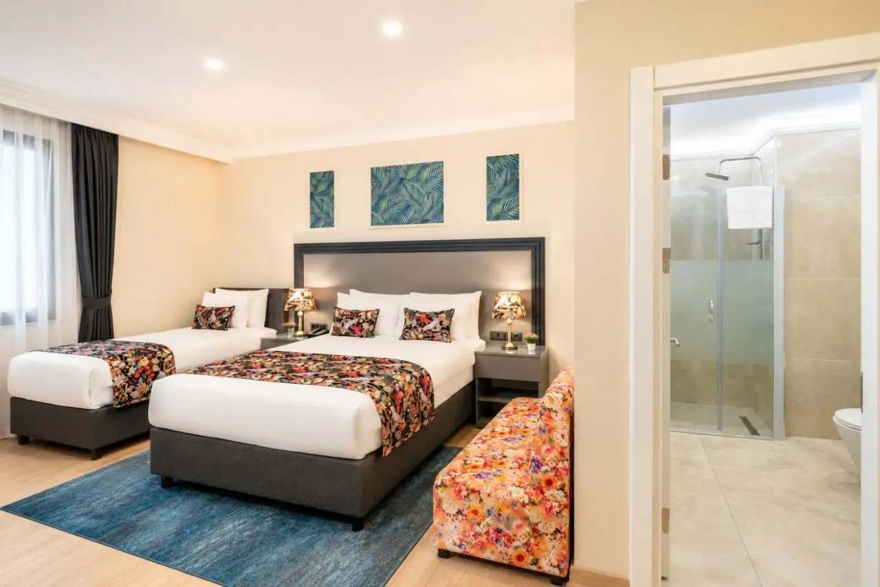 Bond Hotel