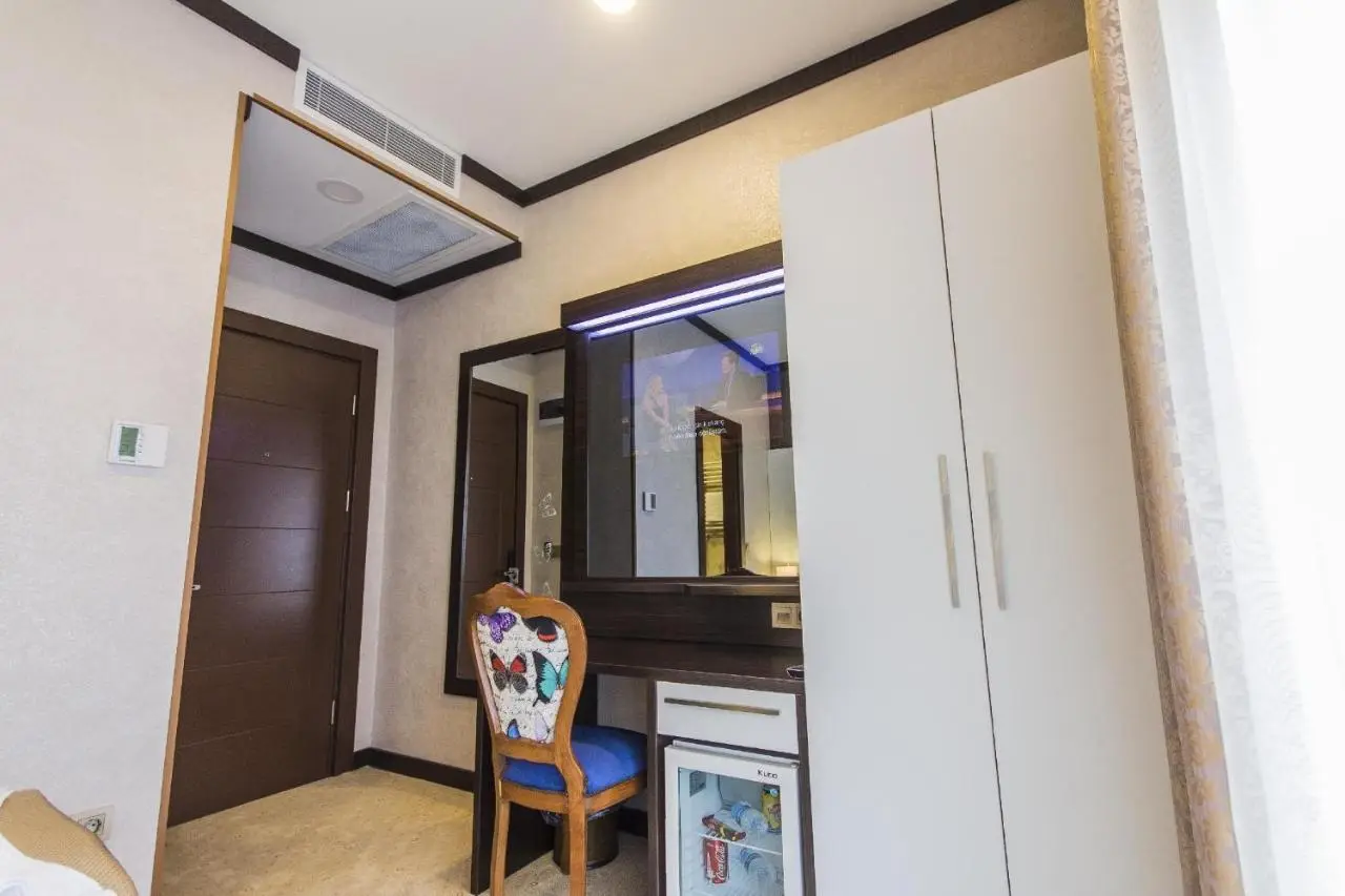 La Pazza Suites