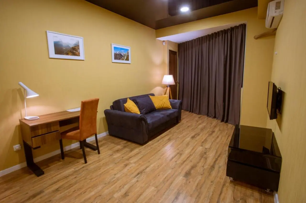 Apart Hotel West