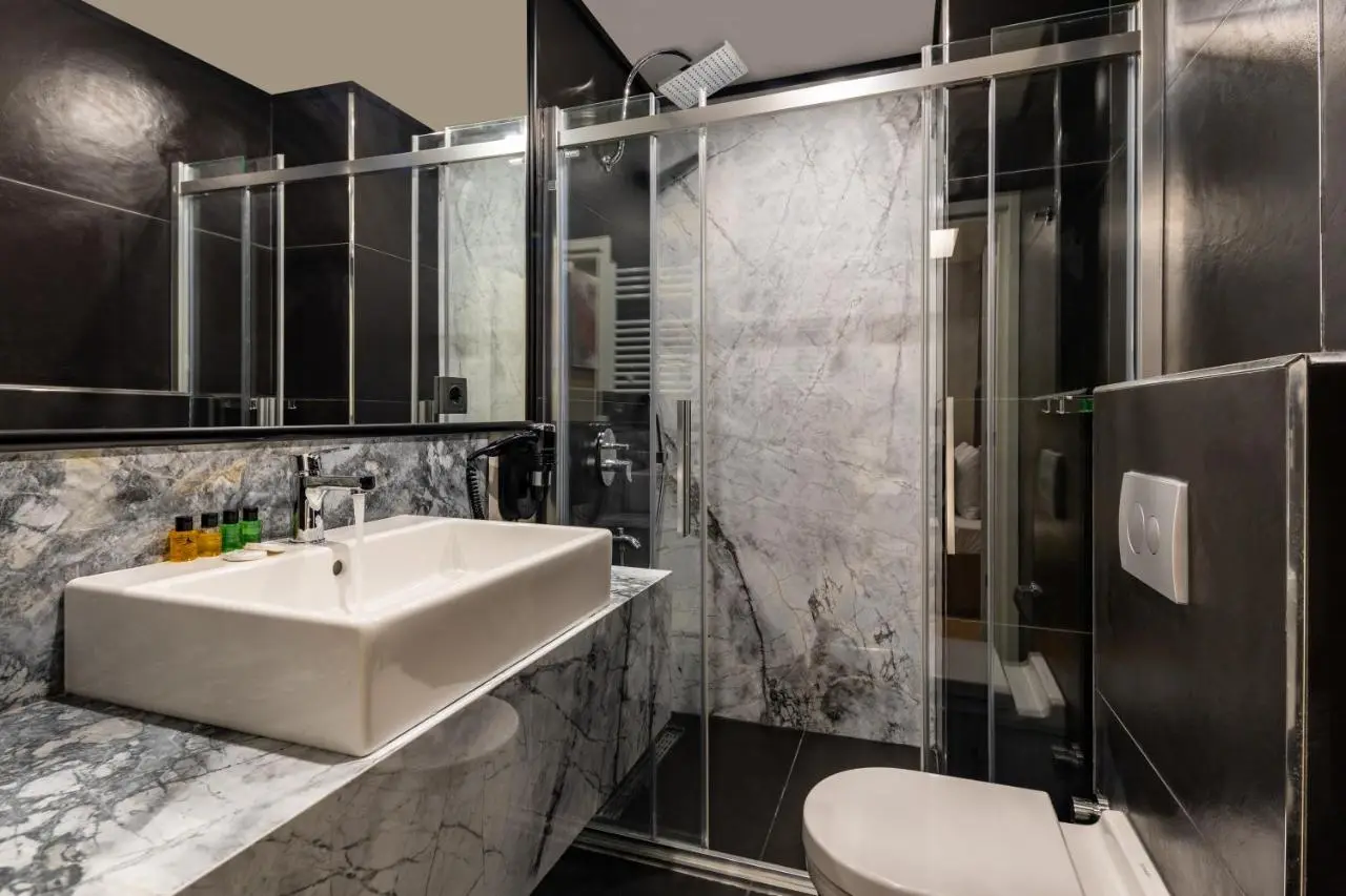 SALA SUITES
