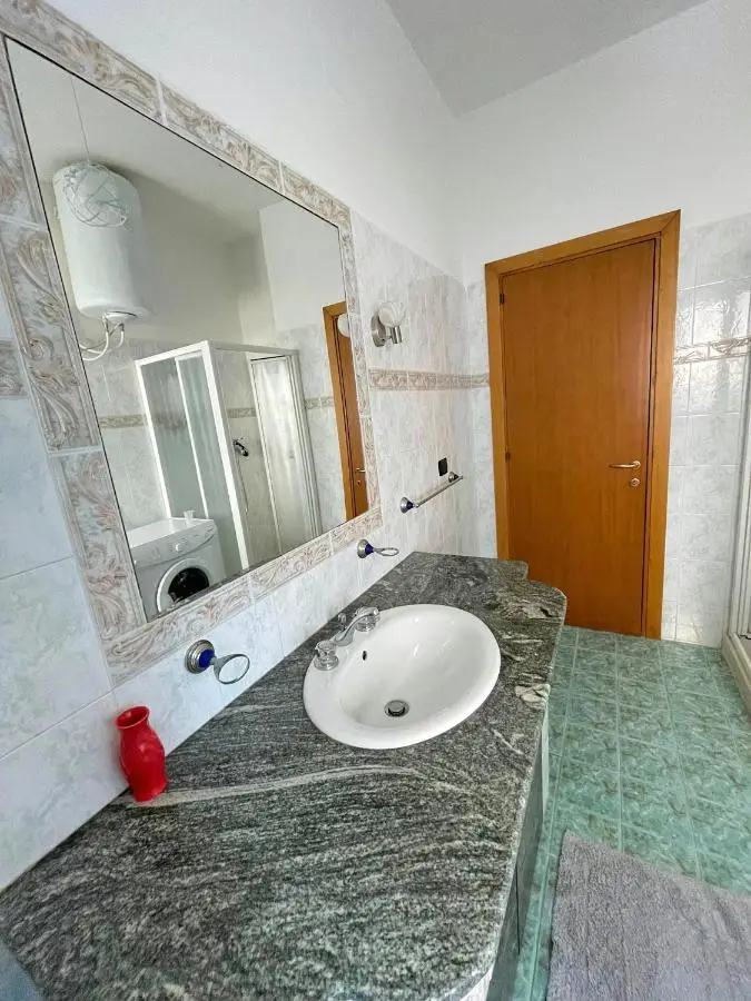 Villa Joli - Spacious Houses with Yard & Parking in Central Vlore