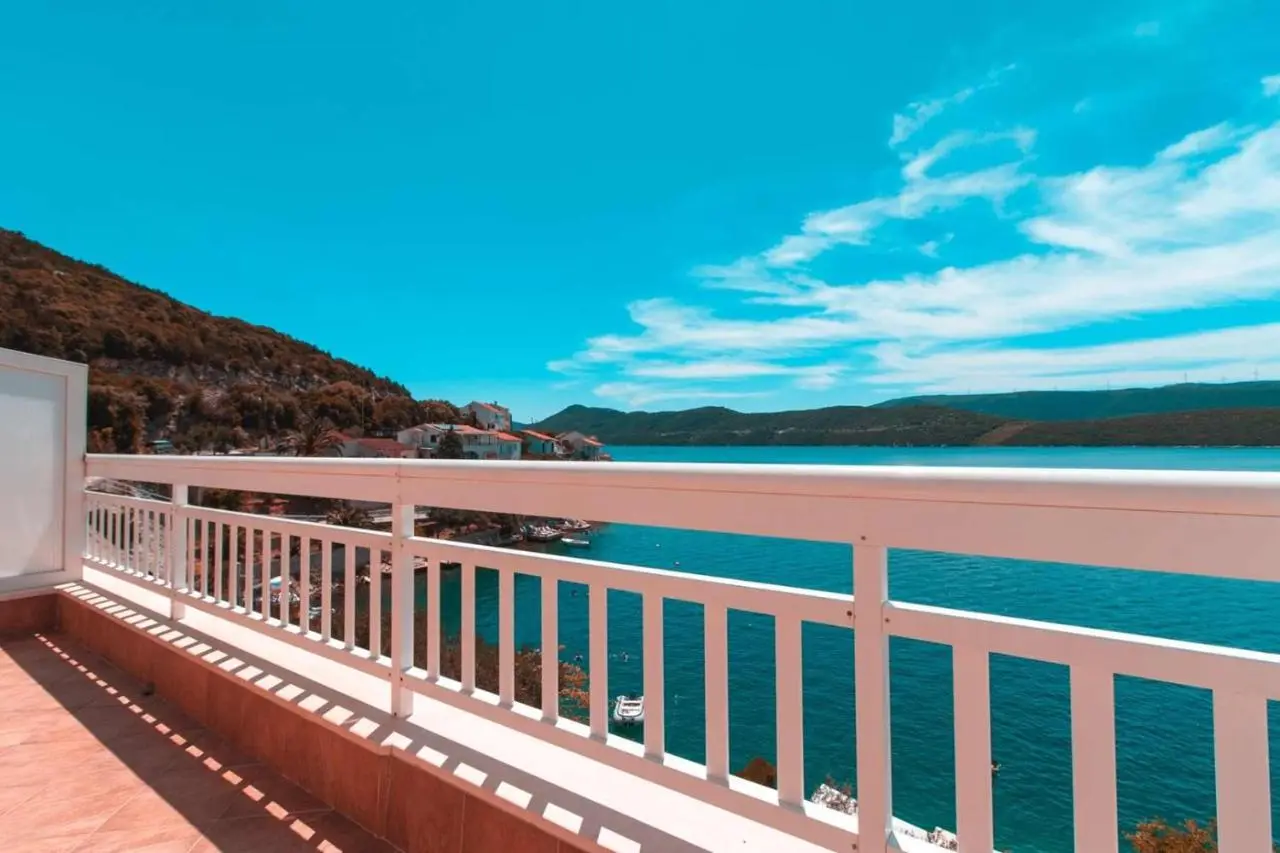 Villa Raguž sa Privatnom plažom i Garažom