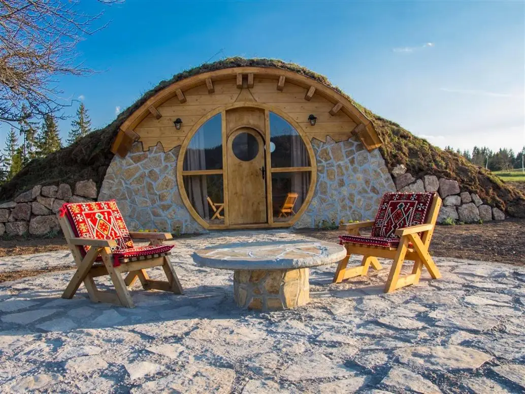 Mountain bungalows and a Hobbit House - Jazavčije Rupe