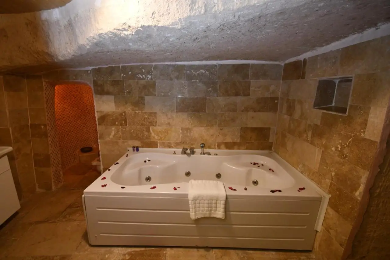 Larissa Cave Hotel