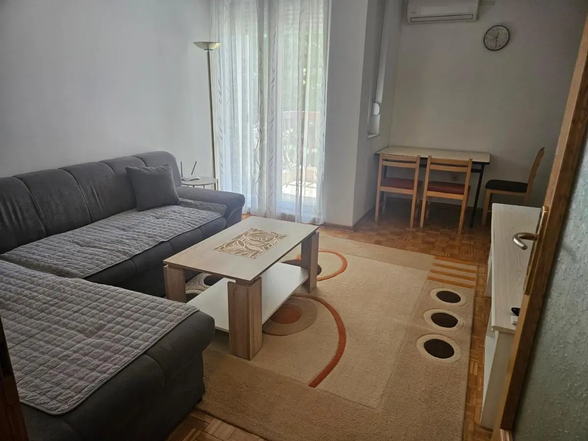C2 Sunny Apartment