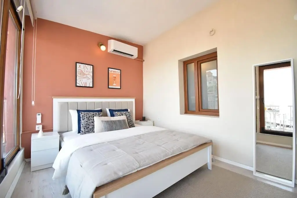Stunning 6BR 4Bath near Tram