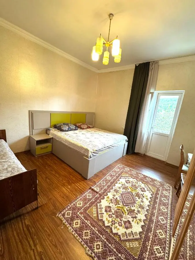 Surami Guest House Shorety