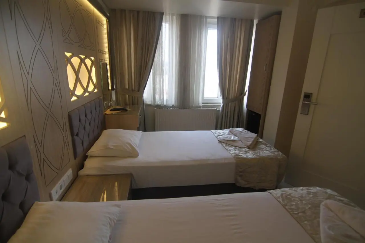 Grand Liza Hotel