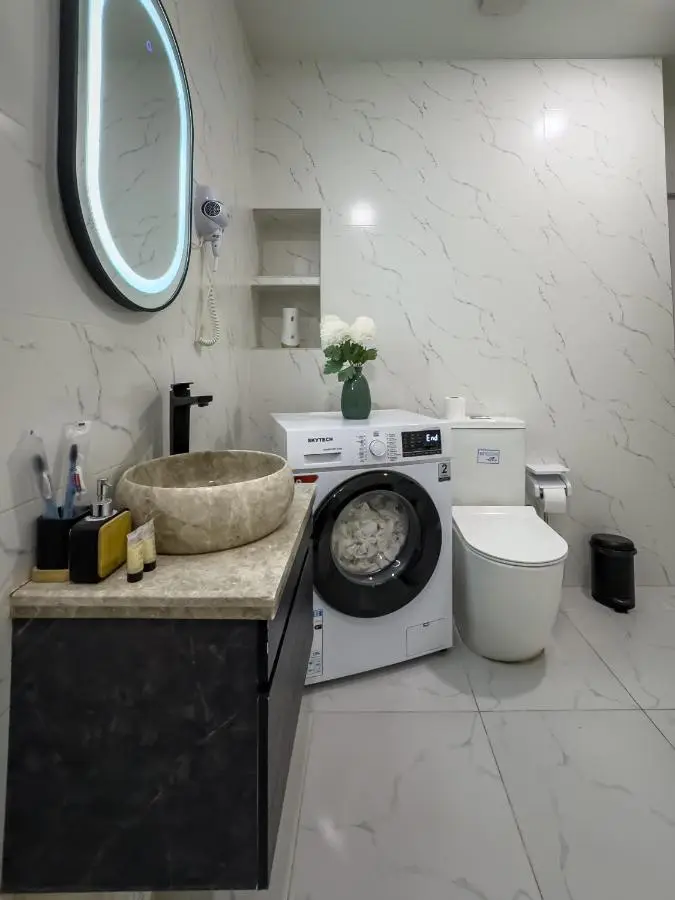 Shirin And Cozy Apartment With Jacuzzi Balcony