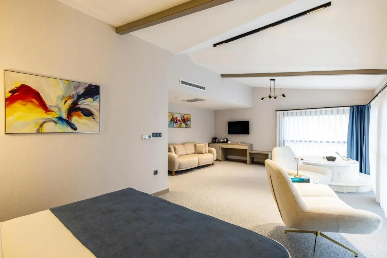 Rossi Luxury Hotel