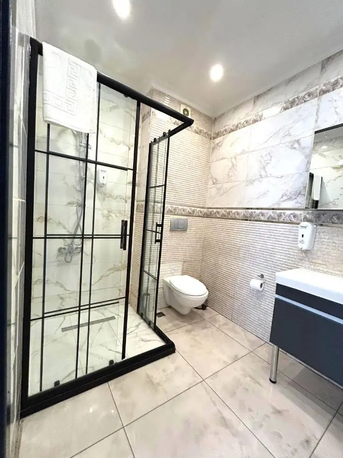 Royal Garden Suite and Hotel
