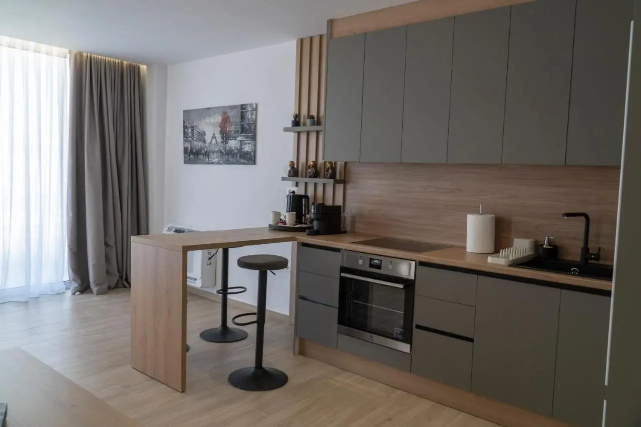 Mateo Apartments