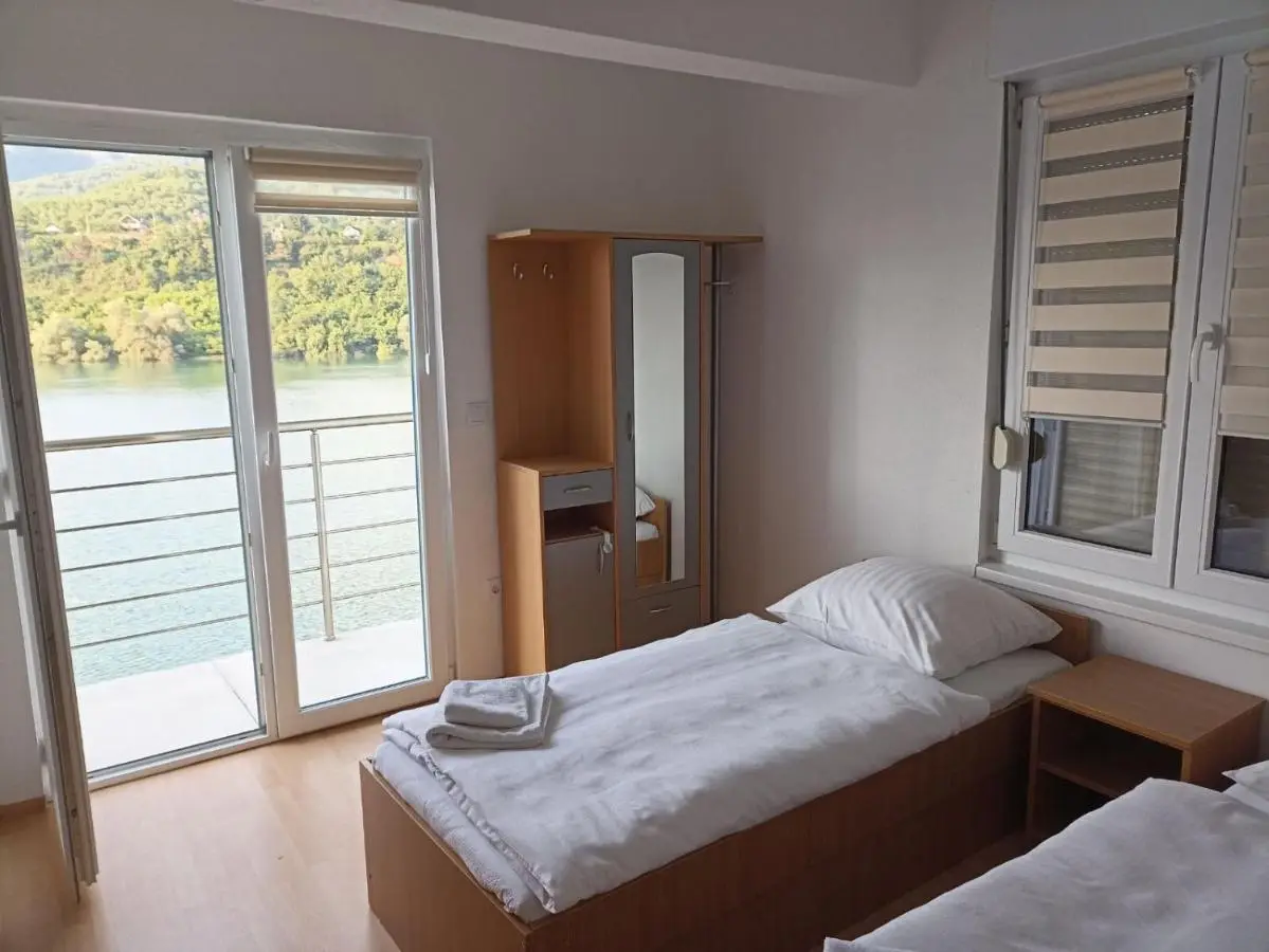 S&R Lake View Hostel